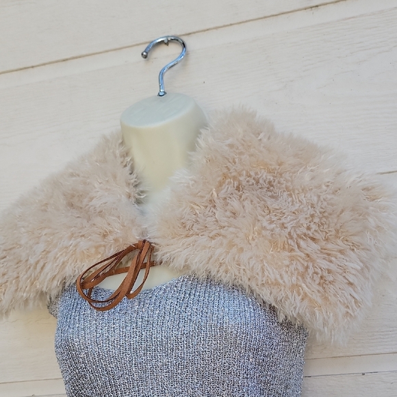 By Anthropologie Faux Fur Collar - Picture 3 of 9